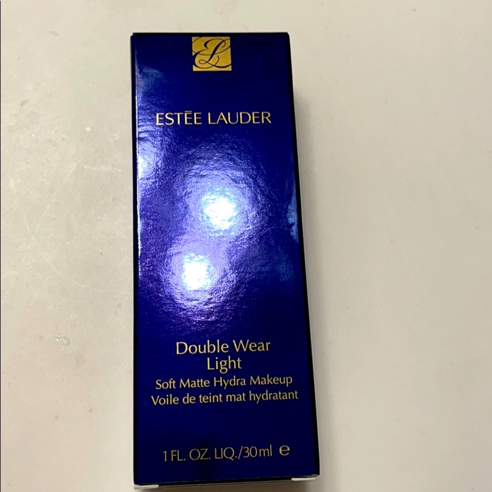Estee Lauder double wear light foundation